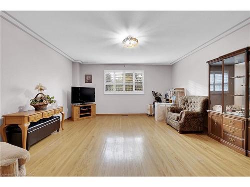 31 Owen Place, Hamilton, ON - Indoor Photo Showing Living Room