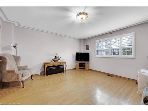 31 Owen Place, Hamilton, ON - Indoor Photo Showing Living Room