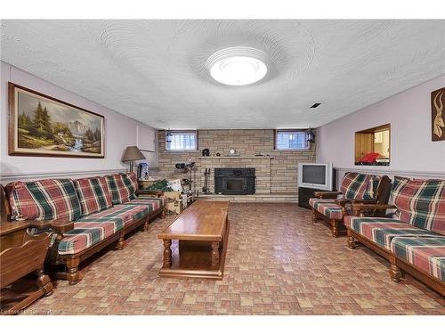 31 Owen Place, Hamilton, ON - Indoor Photo Showing Living Room With Fireplace