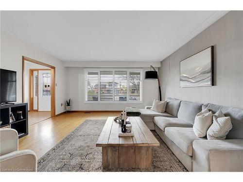 31 Owen Place, Hamilton, ON - Indoor Photo Showing Living Room