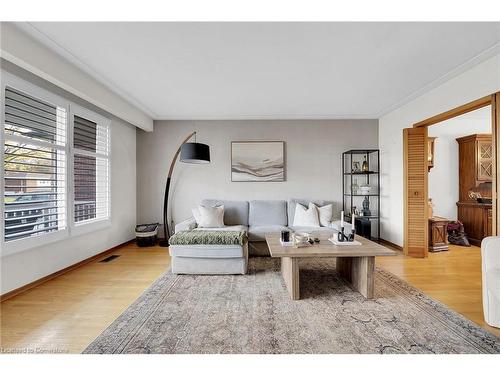 31 Owen Place, Hamilton, ON - Indoor Photo Showing Living Room