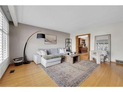 31 Owen Place, Hamilton, ON - Indoor Photo Showing Living Room