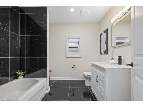 5122 Jepson Street, Niagara Falls, ON - Indoor Photo Showing Bathroom