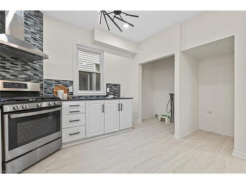 5122 Jepson Street, Niagara Falls, ON - Indoor Photo Showing Kitchen