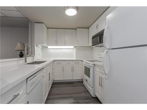 311-430 Pearl Street, Burlington, ON - Indoor Photo Showing Kitchen With Double Sink