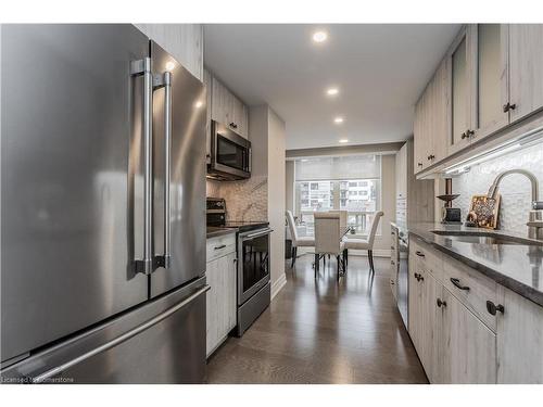 311-430 Pearl Street, Burlington, ON - Indoor Photo Showing Kitchen With Stainless Steel Kitchen With Upgraded Kitchen