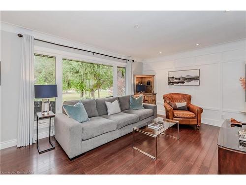 207 West River Road, Cambridge, ON - Indoor Photo Showing Living Room