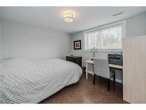 207 West River Road, Cambridge, ON - Indoor Photo Showing Bedroom