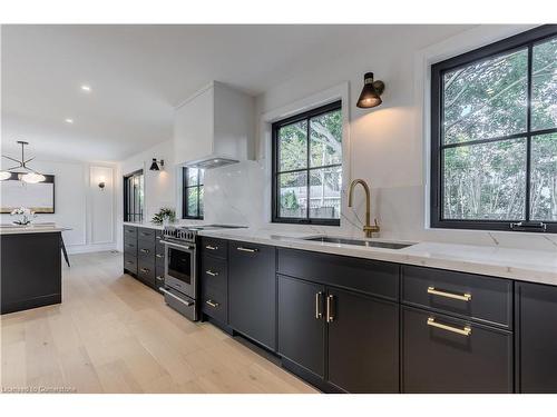 3029 Eva Drive, Burlington, ON - Indoor Photo Showing Kitchen With Upgraded Kitchen