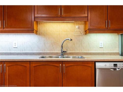 207-4000 Creekside Drive, Dundas, ON - Indoor Photo Showing Kitchen With Double Sink