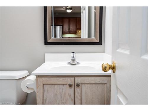 207-4000 Creekside Drive, Dundas, ON - Indoor Photo Showing Bathroom