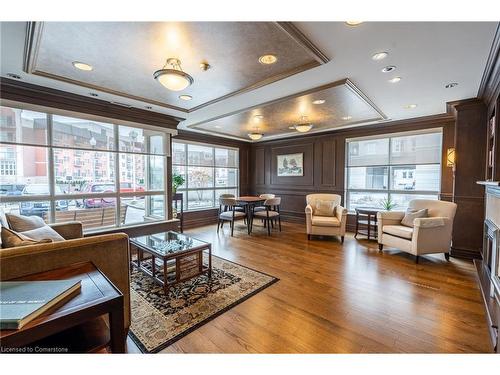 207-4000 Creekside Drive, Dundas, ON - Indoor Photo Showing Living Room