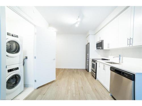 1111-212 King William Street, Hamilton, ON - Indoor Photo Showing Laundry Room