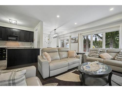 235 Stone Church Road E, Hamilton, ON - Indoor Photo Showing Living Room