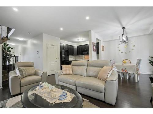 235 Stone Church Road E, Hamilton, ON - Indoor Photo Showing Living Room