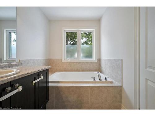 235 Stone Church Road E, Hamilton, ON - Indoor Photo Showing Bathroom