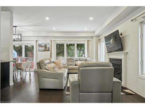 235 Stone Church Road E, Hamilton, ON - Indoor Photo Showing Living Room