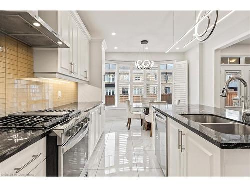 3298 Charles Fay Pass, Oakville, ON - Indoor Photo Showing Kitchen With Double Sink With Upgraded Kitchen