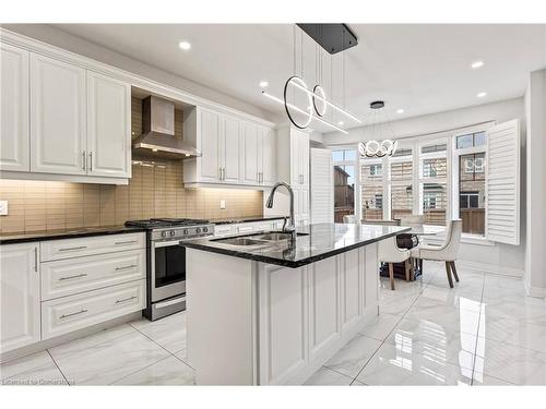 3298 Charles Fay Pass, Oakville, ON - Indoor Photo Showing Kitchen With Upgraded Kitchen