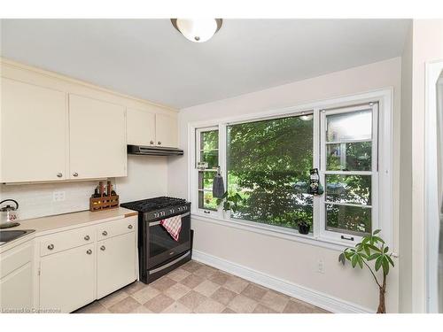 2 Mountain Brow Boulevard, Hamilton, ON - Indoor Photo Showing Kitchen