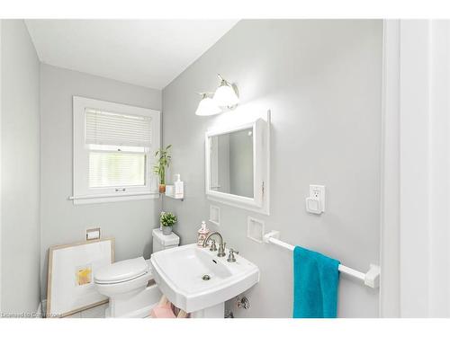 2 Mountain Brow Boulevard, Hamilton, ON - Indoor Photo Showing Bathroom