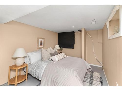 2 Mountain Brow Boulevard, Hamilton, ON - Indoor Photo Showing Bedroom