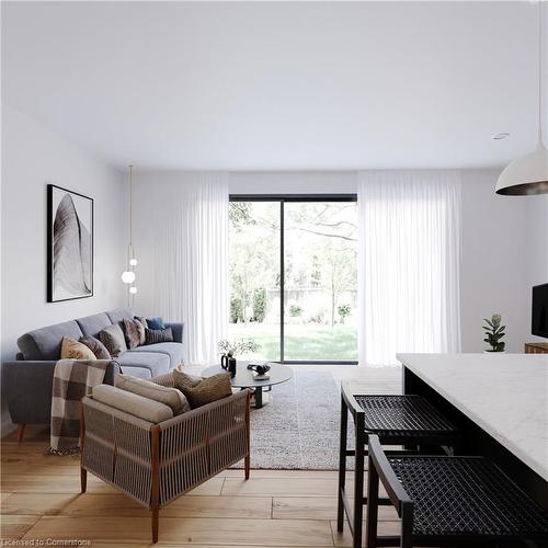 420 Red Oak Avenue, Hamilton, ON - Indoor Photo Showing Living Room