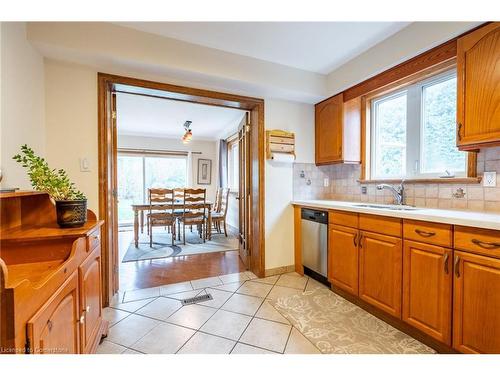 3210 Victoria Street, Oakville, ON - Indoor Photo Showing Kitchen