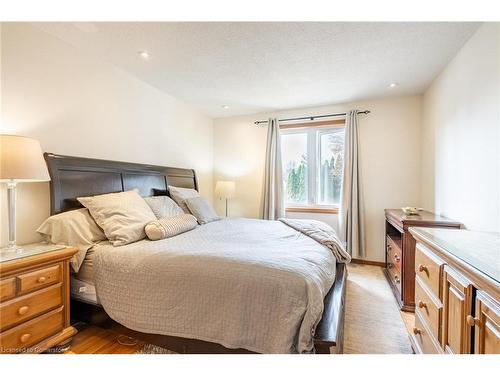 3210 Victoria Street, Oakville, ON - Indoor Photo Showing Bedroom