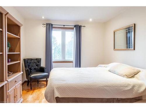 3210 Victoria Street, Oakville, ON - Indoor Photo Showing Bedroom