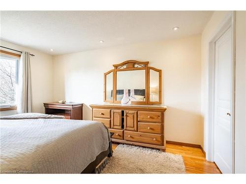 3210 Victoria Street, Oakville, ON - Indoor Photo Showing Bedroom