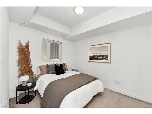 302-58 Macaulay Avenue, Toronto, ON - Indoor Photo Showing Bedroom