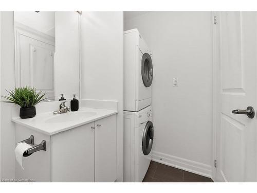 302-58 Macaulay Avenue, Toronto, ON - Indoor Photo Showing Laundry Room