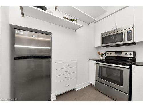 302-58 Macaulay Avenue, Toronto, ON - Indoor Photo Showing Kitchen