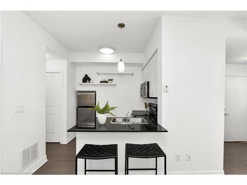 302-58 Macaulay Avenue, Toronto, ON - Indoor Photo Showing Kitchen