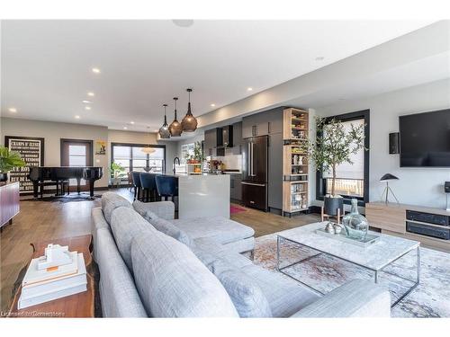 46 Jarvis Street, Brantford, ON - Indoor Photo Showing Living Room