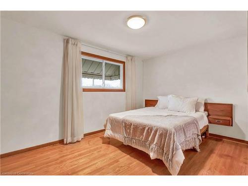 27 Trelawn Parkway, Welland, ON - Indoor Photo Showing Bedroom