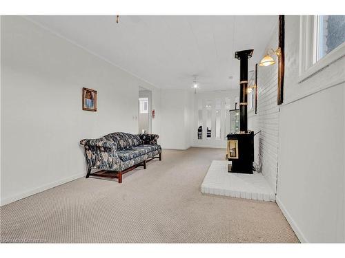 27 Trelawn Parkway, Welland, ON - Indoor Photo Showing Other Room