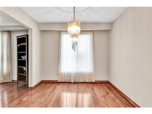 27 Trelawn Parkway, Welland, ON - Indoor Photo Showing Other Room