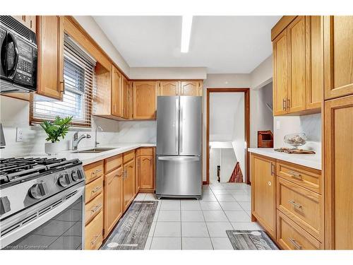 27 Trelawn Parkway, Welland, ON - Indoor Photo Showing Kitchen