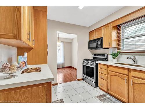 27 Trelawn Parkway, Welland, ON - Indoor Photo Showing Kitchen With Double Sink