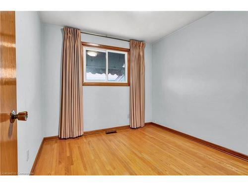 27 Trelawn Parkway, Welland, ON - Indoor Photo Showing Other Room