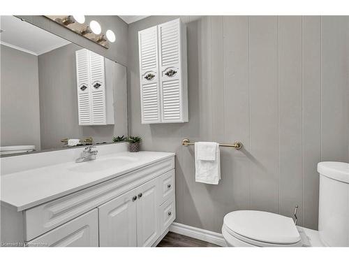 27 Trelawn Parkway, Welland, ON - Indoor Photo Showing Bathroom