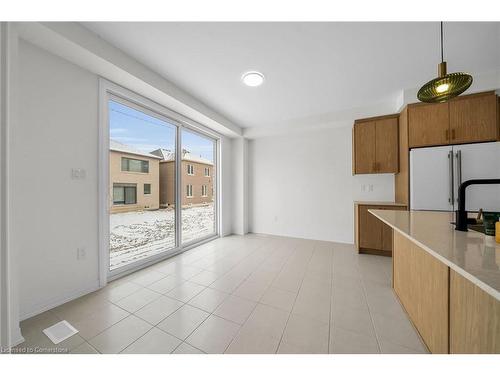 55 Teskey Crescent, Hamilton, ON - Indoor Photo Showing Kitchen