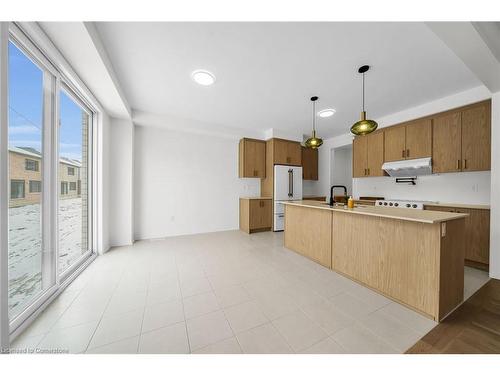 55 Teskey Crescent, Hamilton, ON - Indoor Photo Showing Kitchen