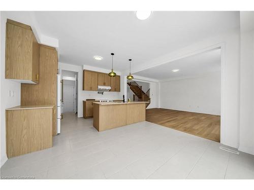 55 Teskey Crescent, Hamilton, ON - Indoor Photo Showing Kitchen