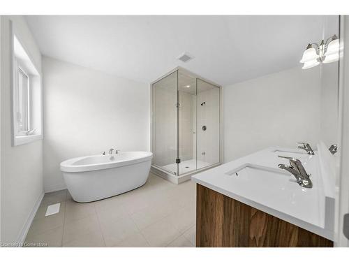 55 Teskey Crescent, Hamilton, ON - Indoor Photo Showing Bathroom