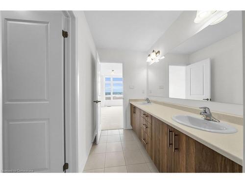 55 Teskey Crescent, Hamilton, ON - Indoor Photo Showing Bathroom