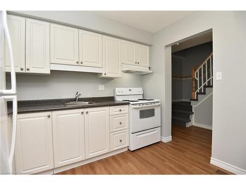 15 Wood Street E, Hamilton, ON - Indoor Photo Showing Kitchen