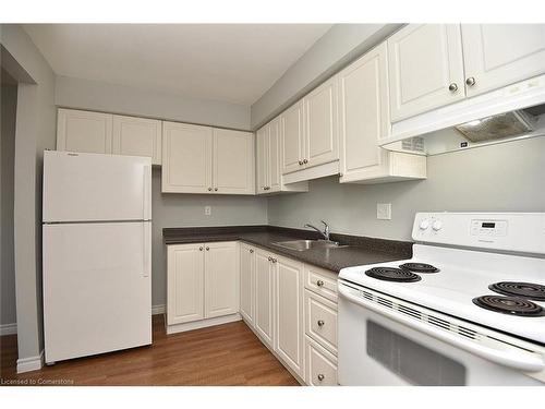 15 Wood Street E, Hamilton, ON - Indoor Photo Showing Kitchen